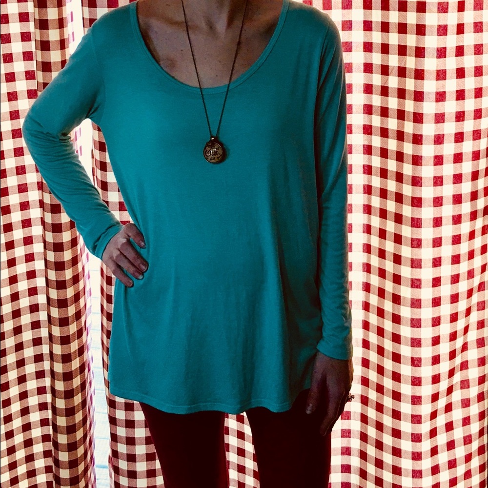 Lularoe size small Lynnae tee.
